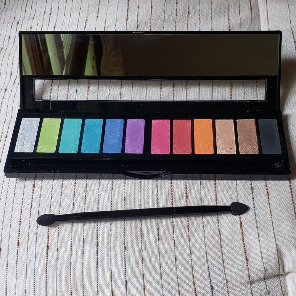 Black Up Flash Color Eyeshadow Palette